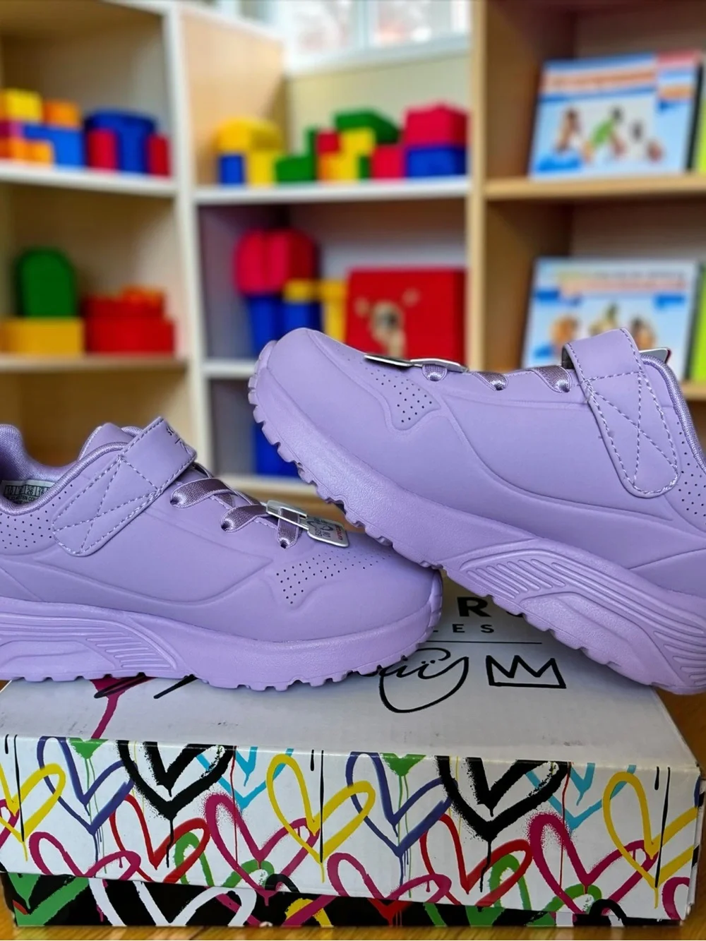 Skechers x Goldcrown: Uno Lite - Love Levitate Size 10K Brand New